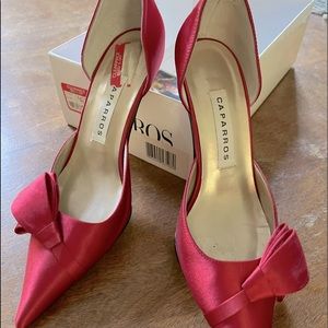 Capparos red silk pump